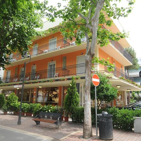 Albergo Santo Stefano เบลลาเรีย-อีเจอา มารีนา ภายนอก รูปภาพ