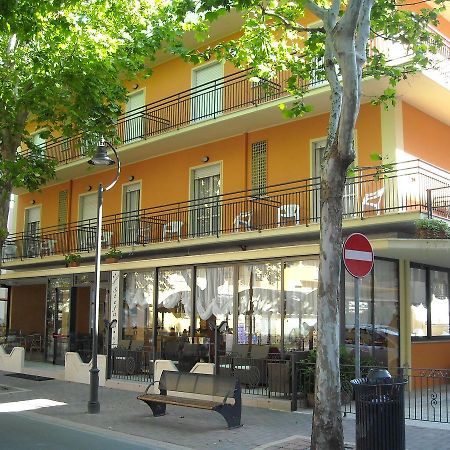 Albergo Santo Stefano เบลลาเรีย-อีเจอา มารีนา ภายนอก รูปภาพ