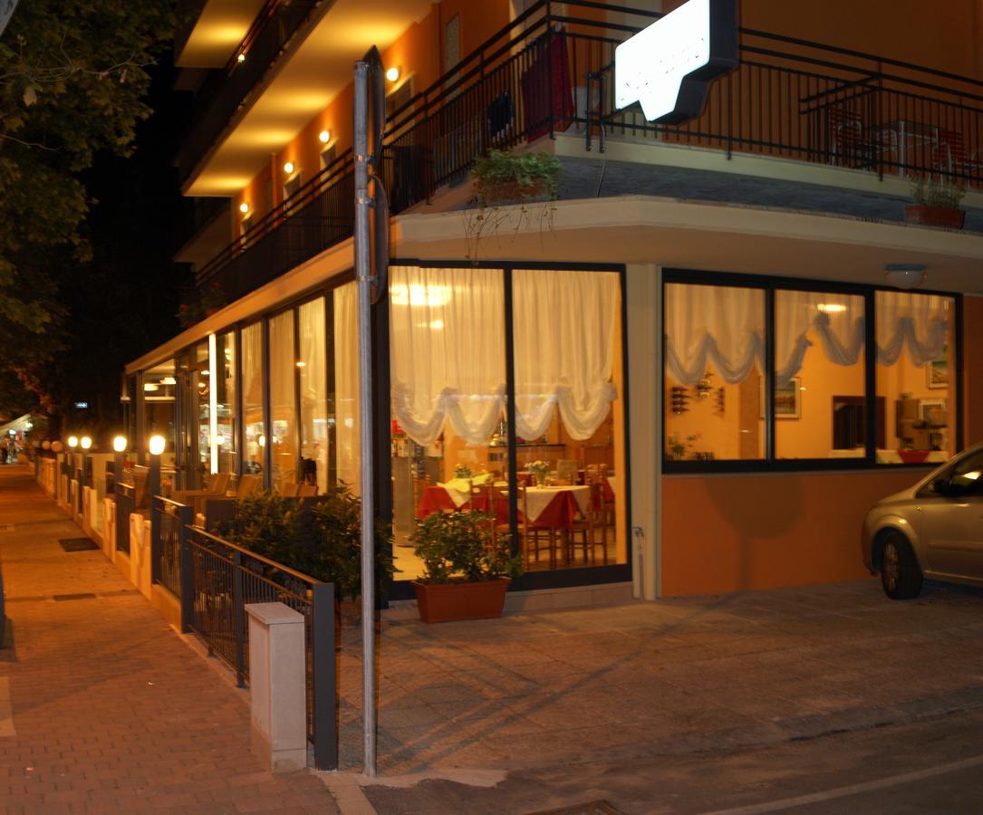 Albergo Santo Stefano เบลลาเรีย-อีเจอา มารีนา ภายนอก รูปภาพ