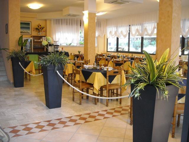 Albergo Santo Stefano เบลลาเรีย-อีเจอา มารีนา ภายนอก รูปภาพ